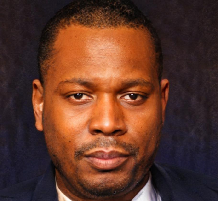 Финансовый консультант Олег Вернер